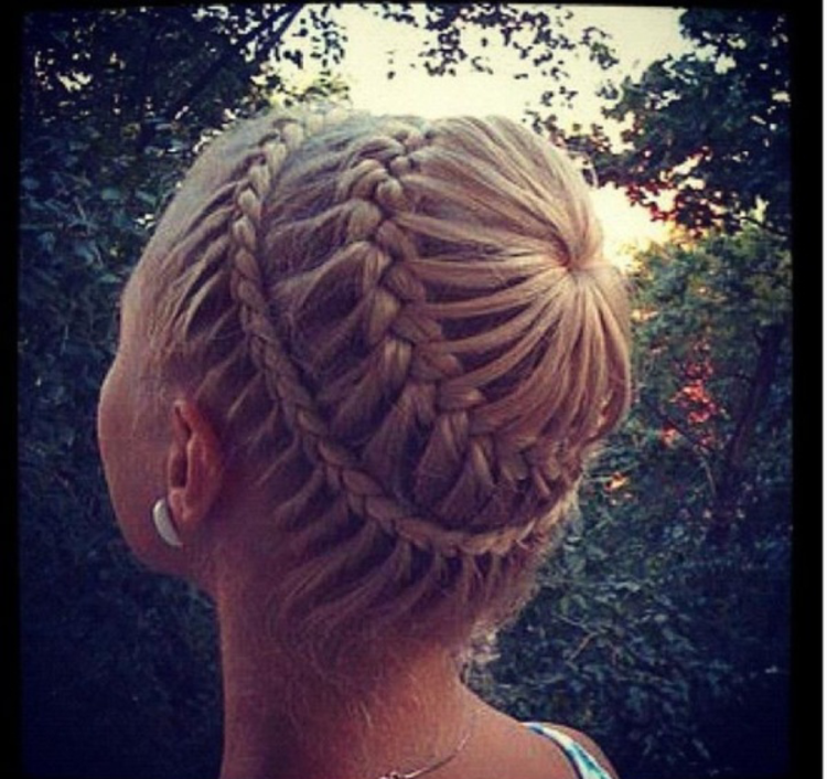 Прическа из Колосков на короткие волосы