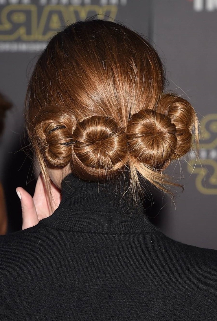 Прическа Свободный пучок