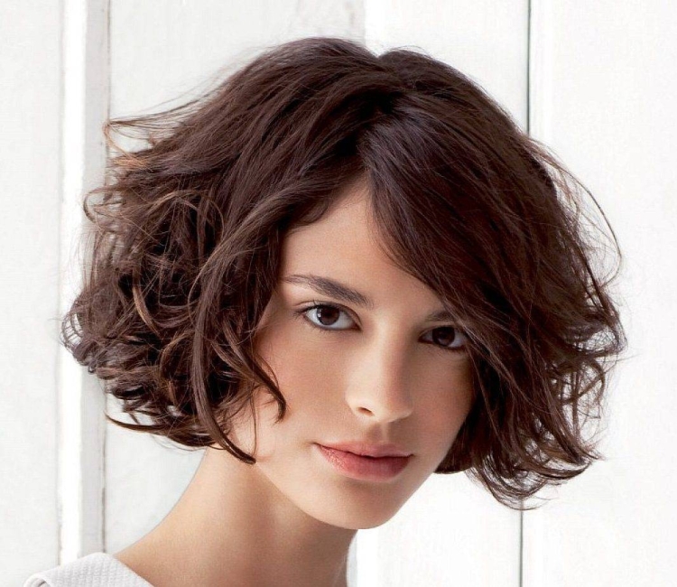 Каре на кучерявые волосы