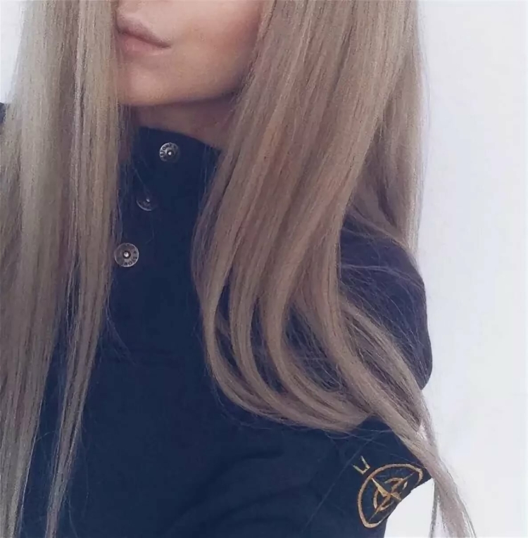 Девочка 15 лет с русыми волосами