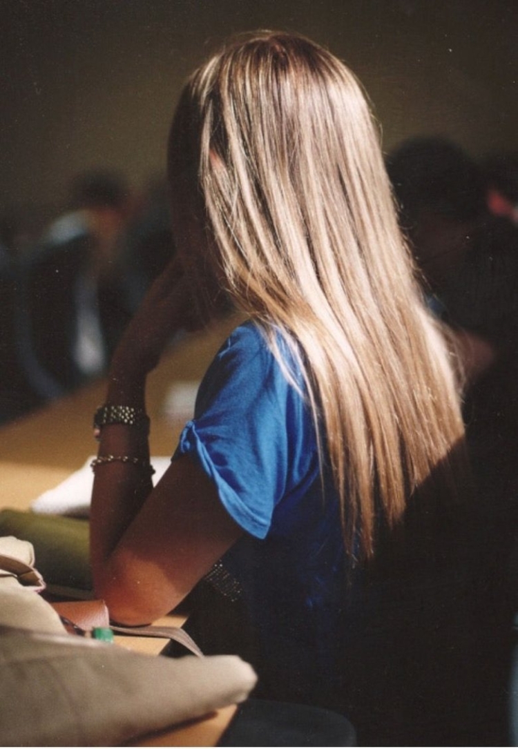 Светло русые волосы со спины