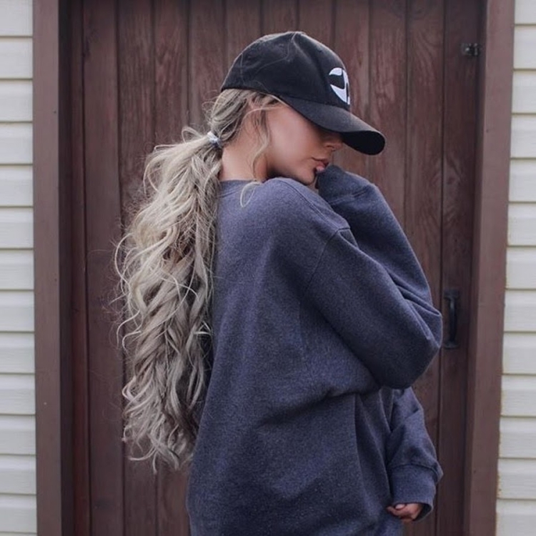 Кепка с длинными волосами