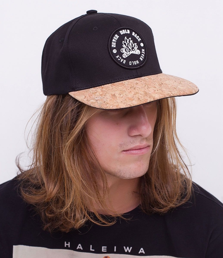 Бейсболка с волосами