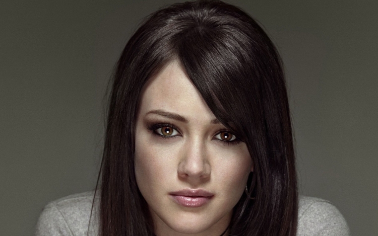 Хилари Дафф портрет