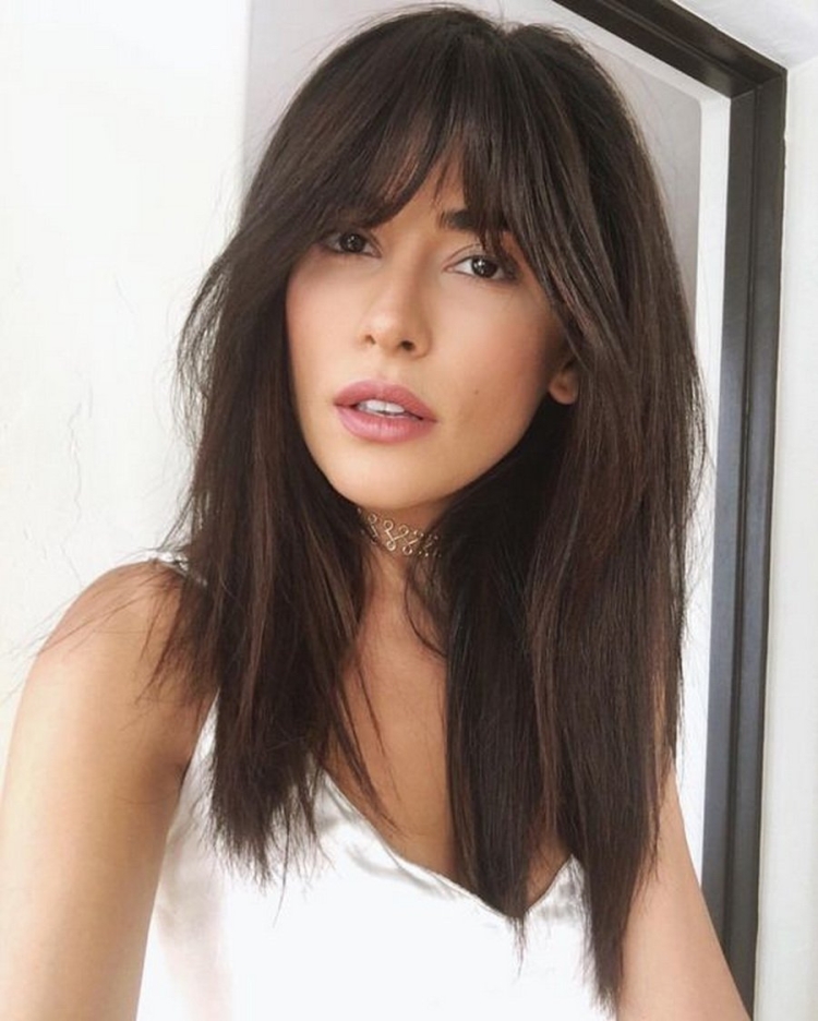 Стрижка Каскад с челкой шторкой