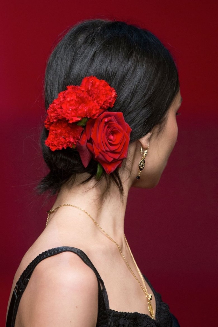 Вечерние причёски в испанском стиле