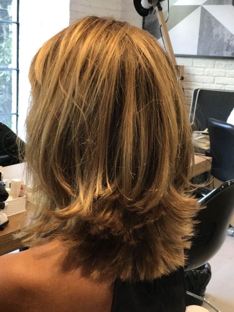 Стрижка на средние волосы вид сзади