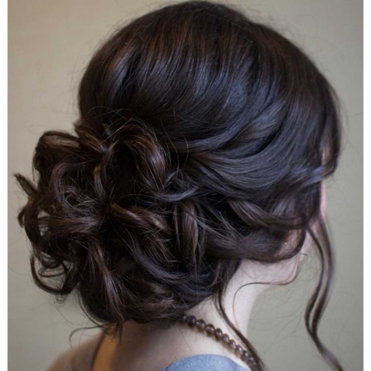 Вечерняя укладка на средние волосы