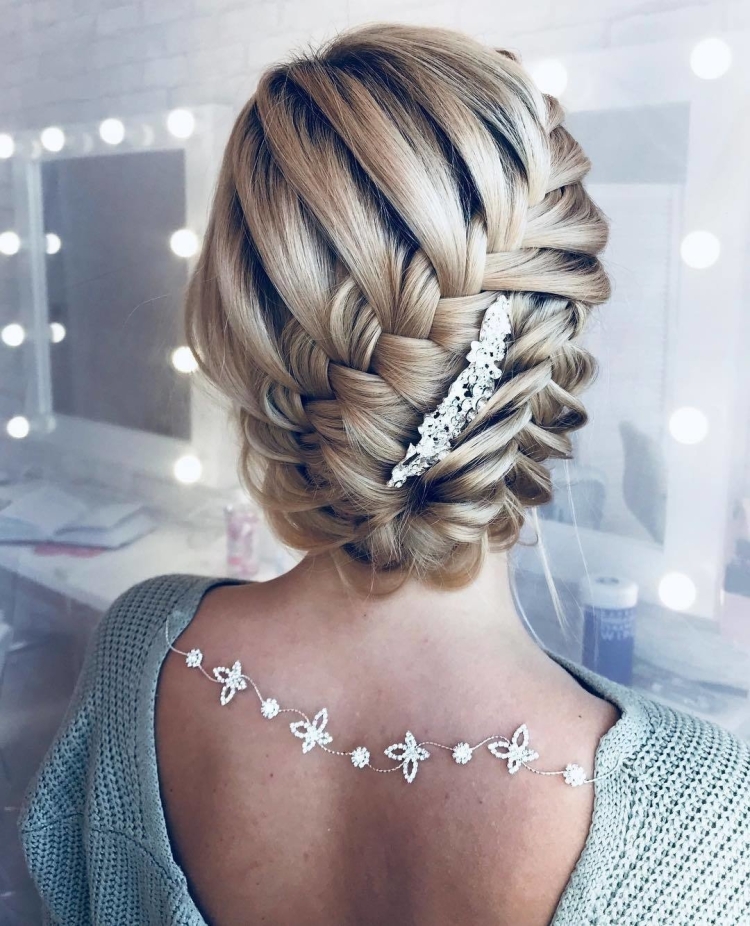 Красивое плетение на длинные волосы