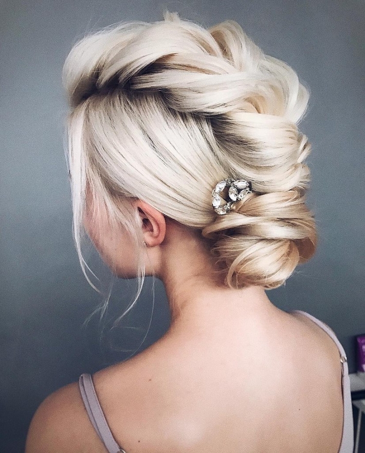 Прически для средних волос