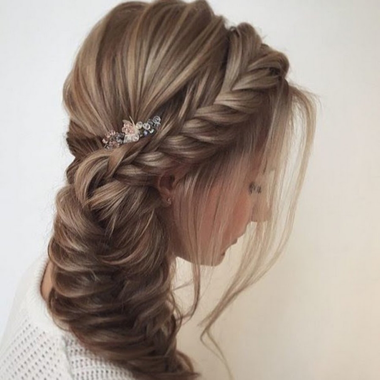 Причёски с косами на средние волосы