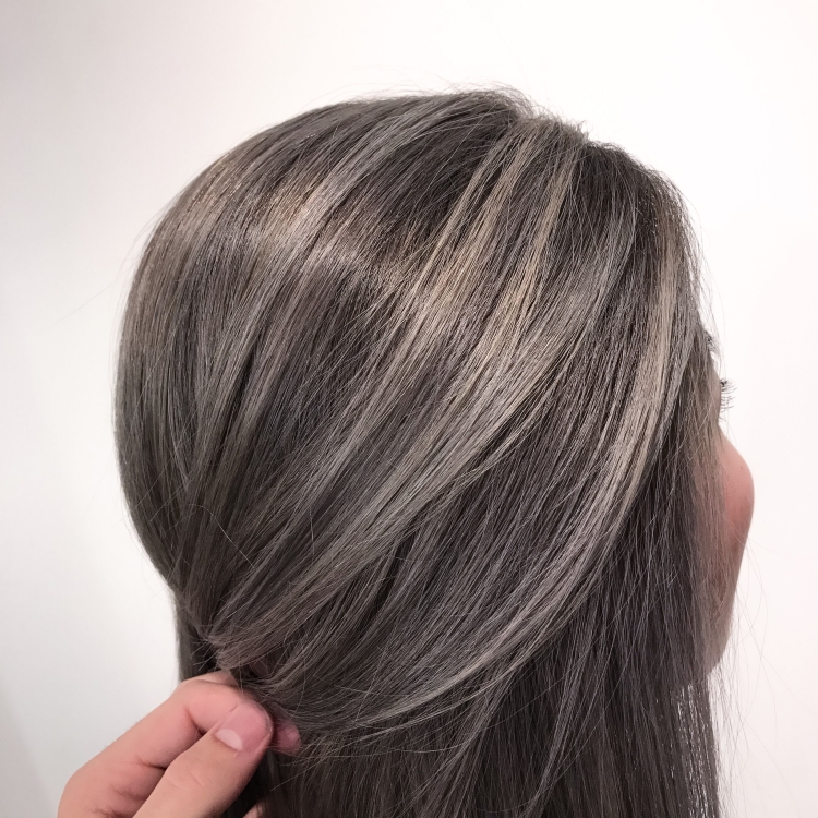 Мелирование на темные волосы c Селиной