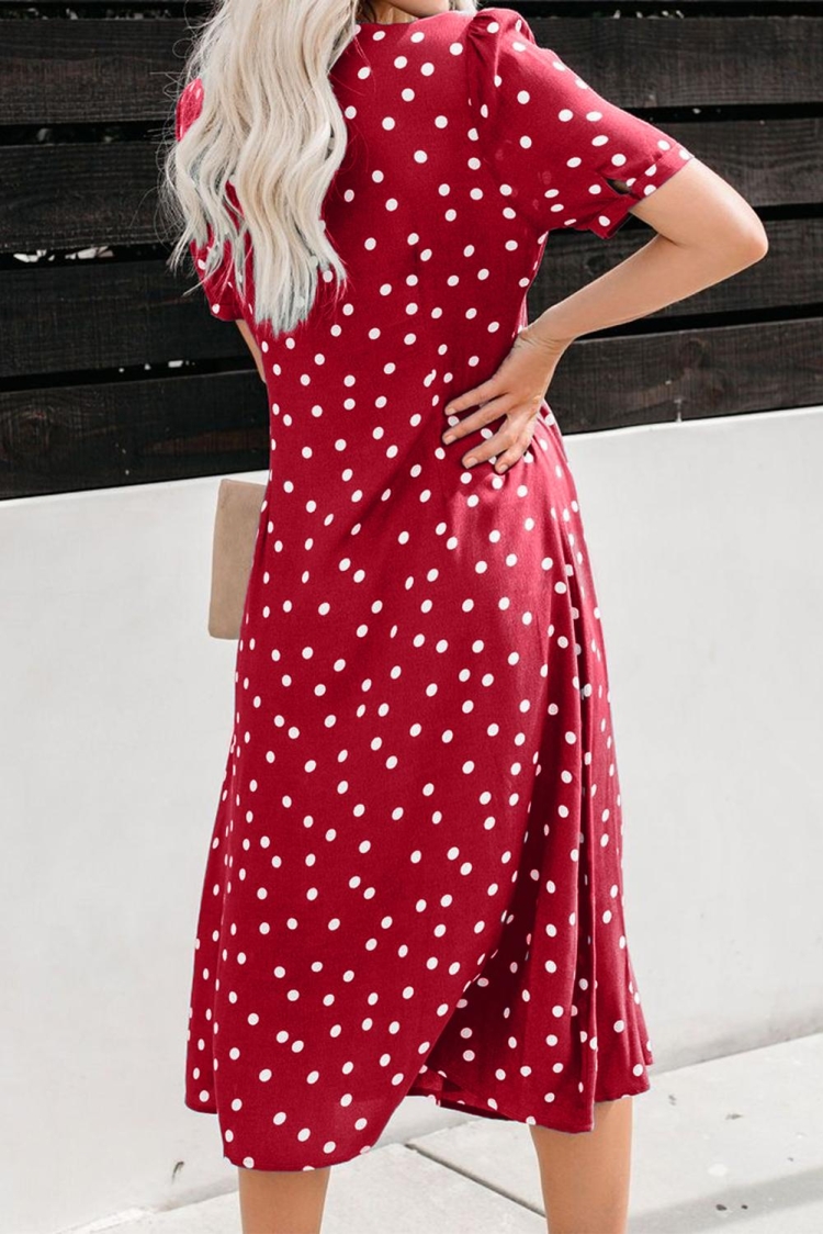 Красное платье в горошек