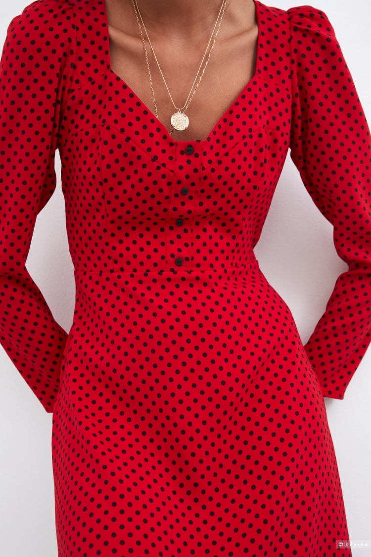 Красное платье в горошек