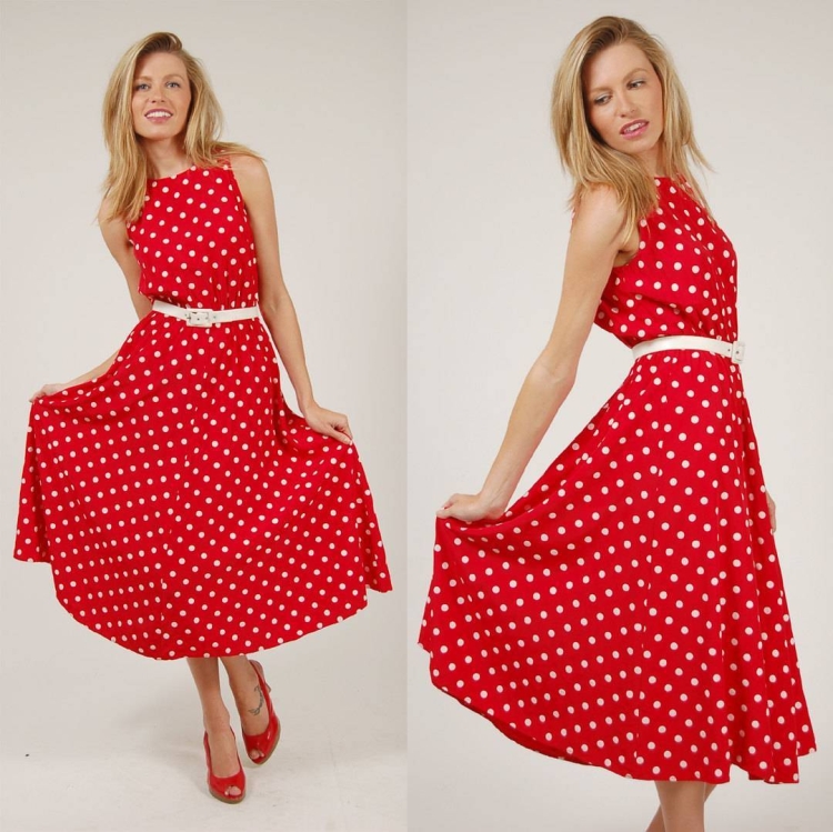 Красное платье в белый горошек миди