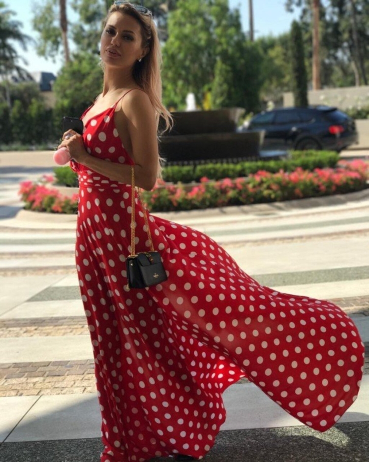 Виктория Боня в платье в горох