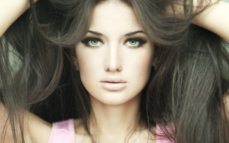 Красивые шатенки с зелеными глазами