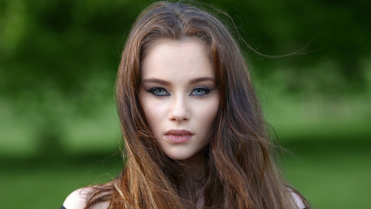 Красивые шатенки с зелеными глазами
