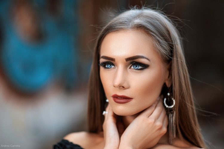 Макияж для голубых глаз и русых волос