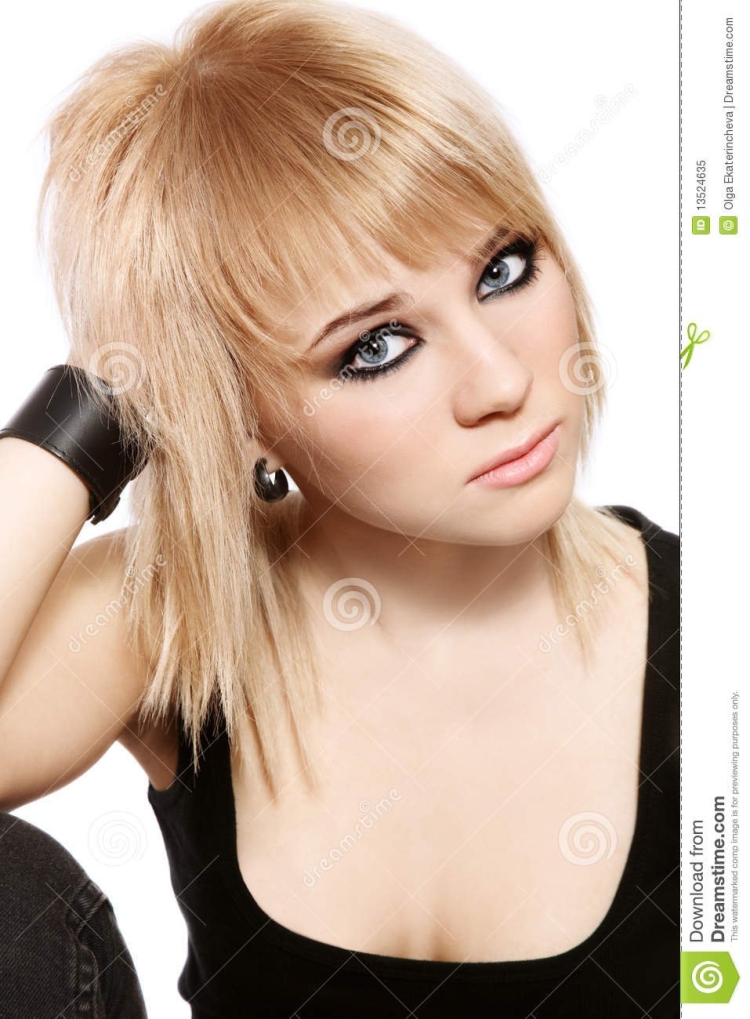 Стрижки с короткой макушкой на средние волосы