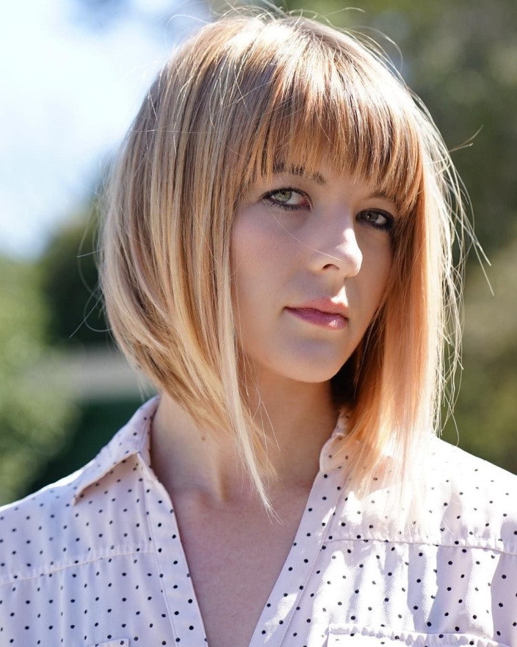 Красивые стрижки на средние волосы с челкой