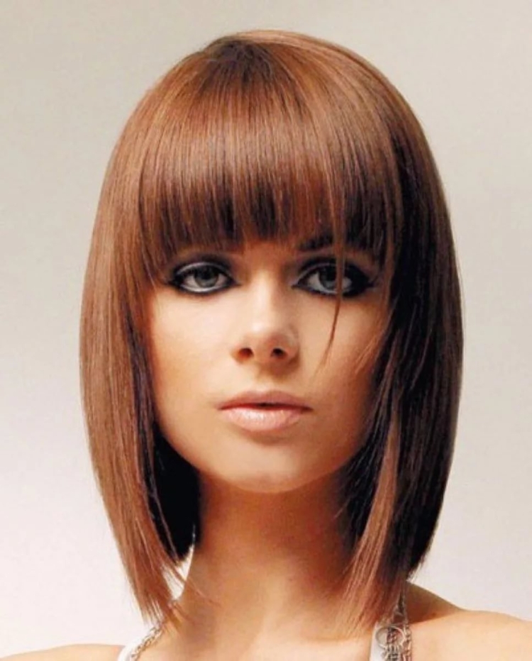 Стрижки женские удлененое каре с чёлкой