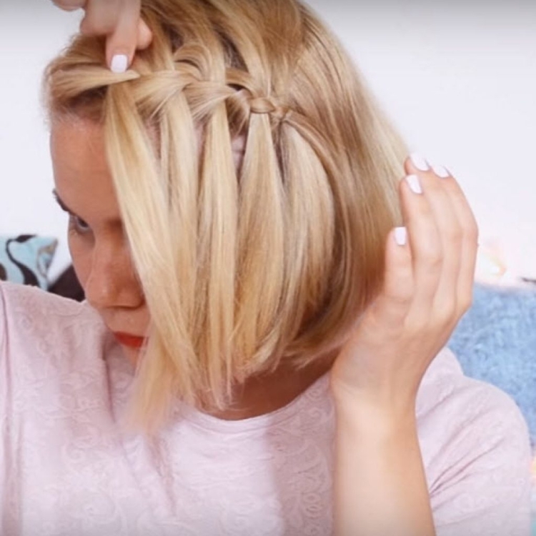 Прически на короткие волосы самой