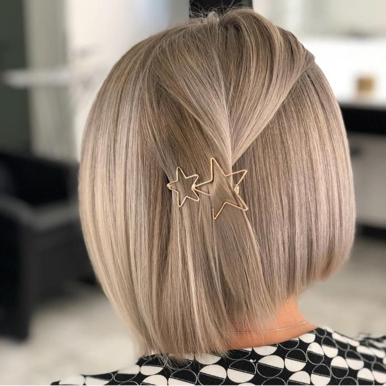 Прически на каре с заколками