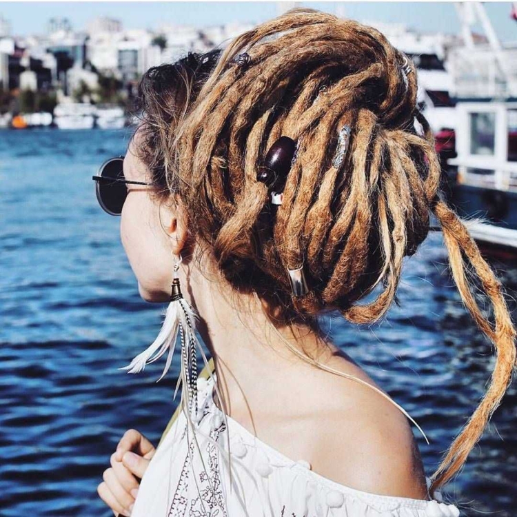 Красивые прически с дредами