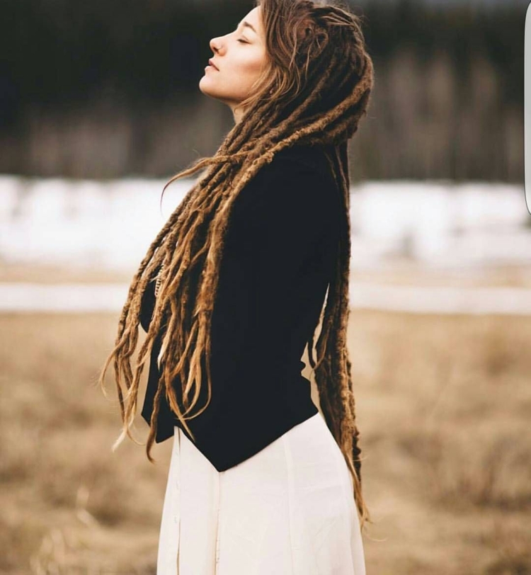 Аня Покров с дредами