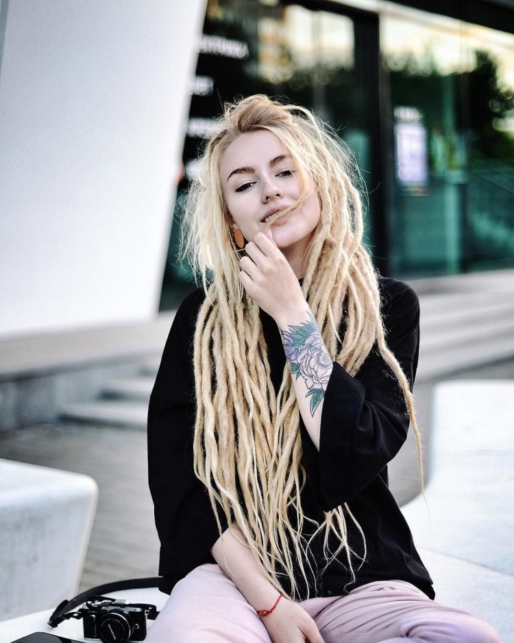 Блондинистые дреды Дакота