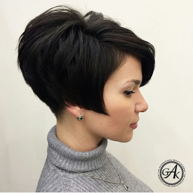 Короткие стрижки с объемным затылком