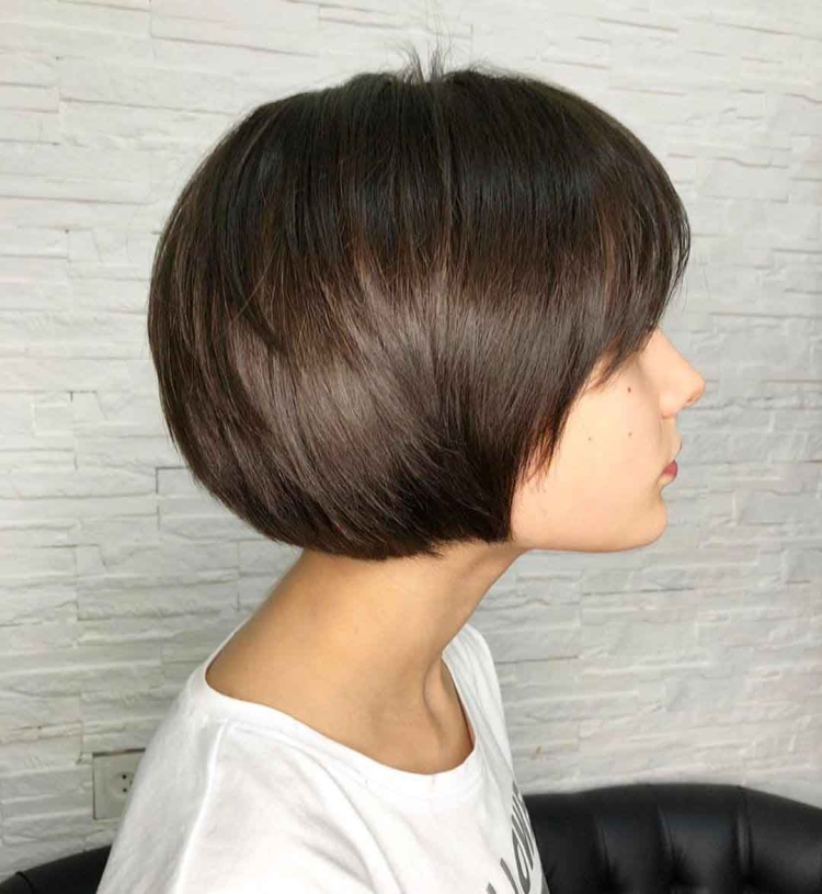 Стрижки каре Боб каре градуированное на ножке