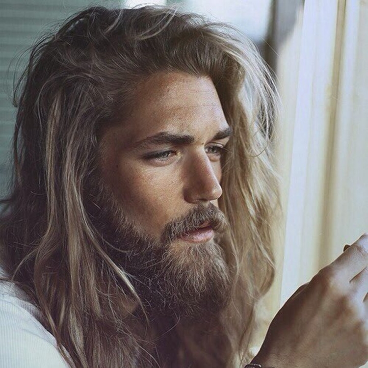 Парни с длинными волосами и бородой