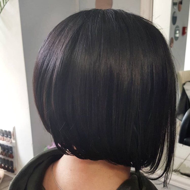 Стрижка Боб каре 2022 на черные волосы