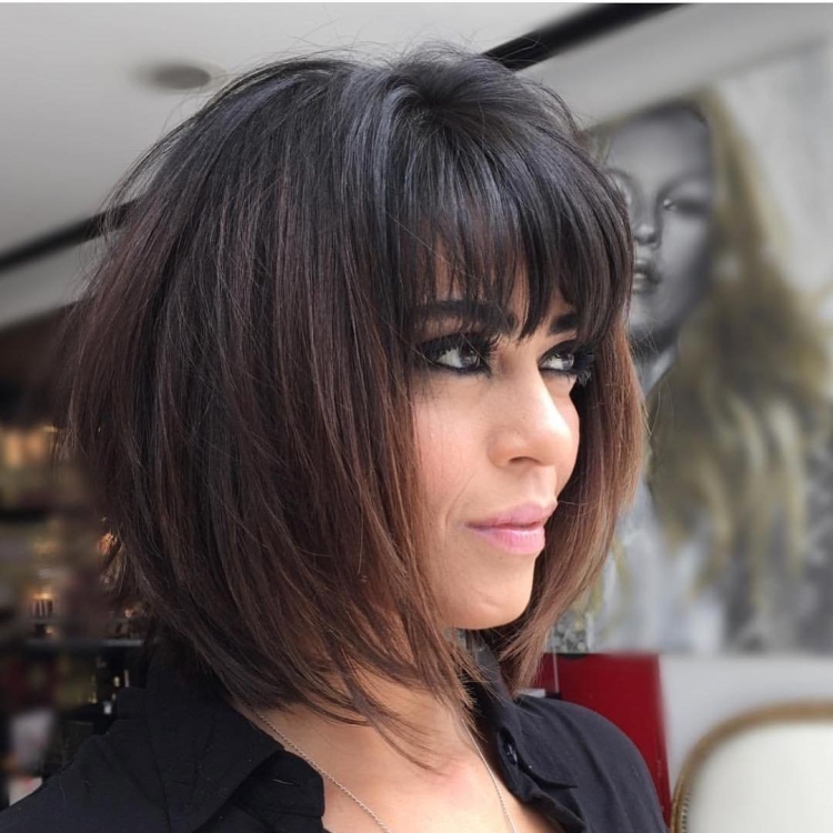 Градуированный Боб до плеч с челкой