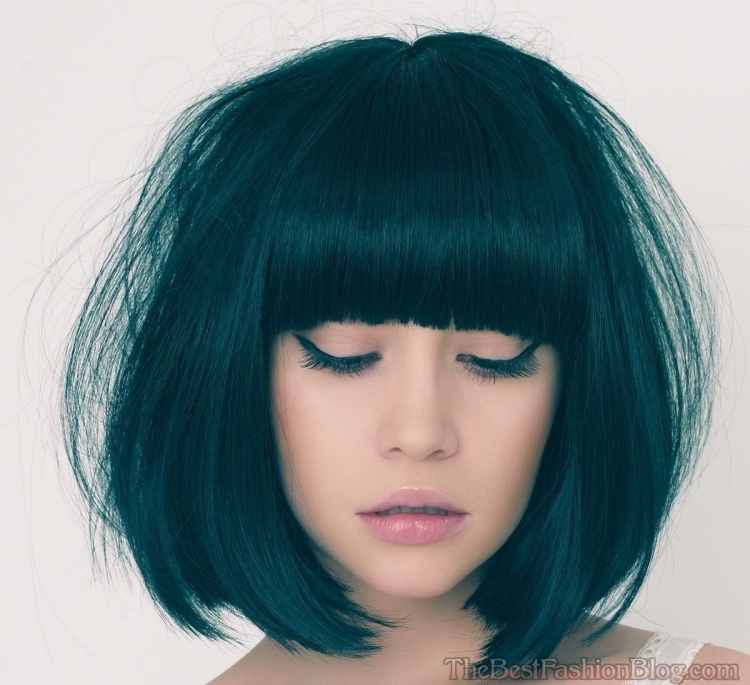 Черное каре с челкой