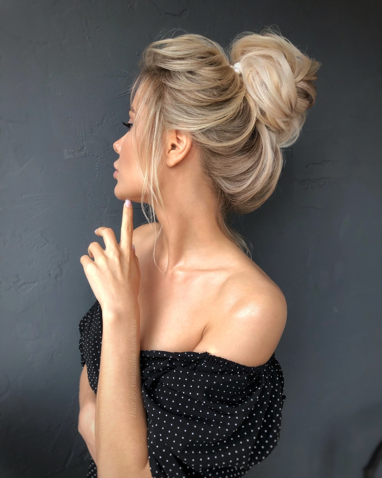 Высокий небрежный хвост