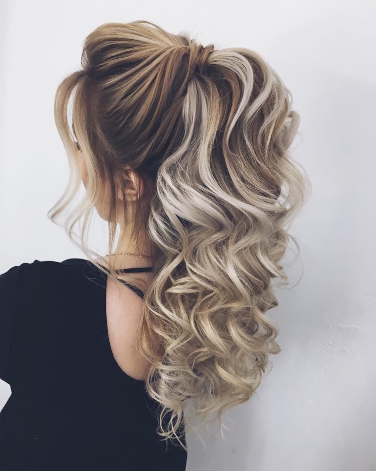 Высокий хвост на короткие кудрявые волосы