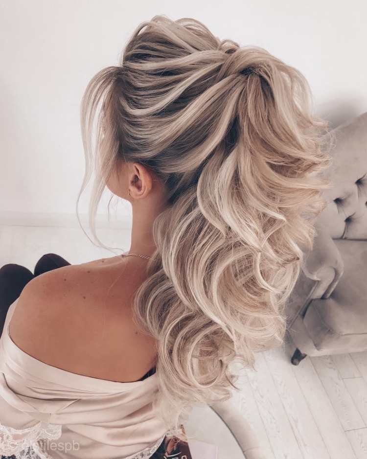 Прически на длинные светлые волосы