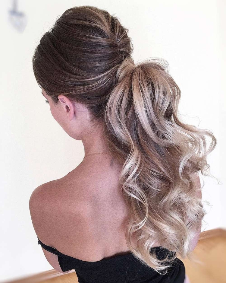 Небрежная прическа на длинные волосы