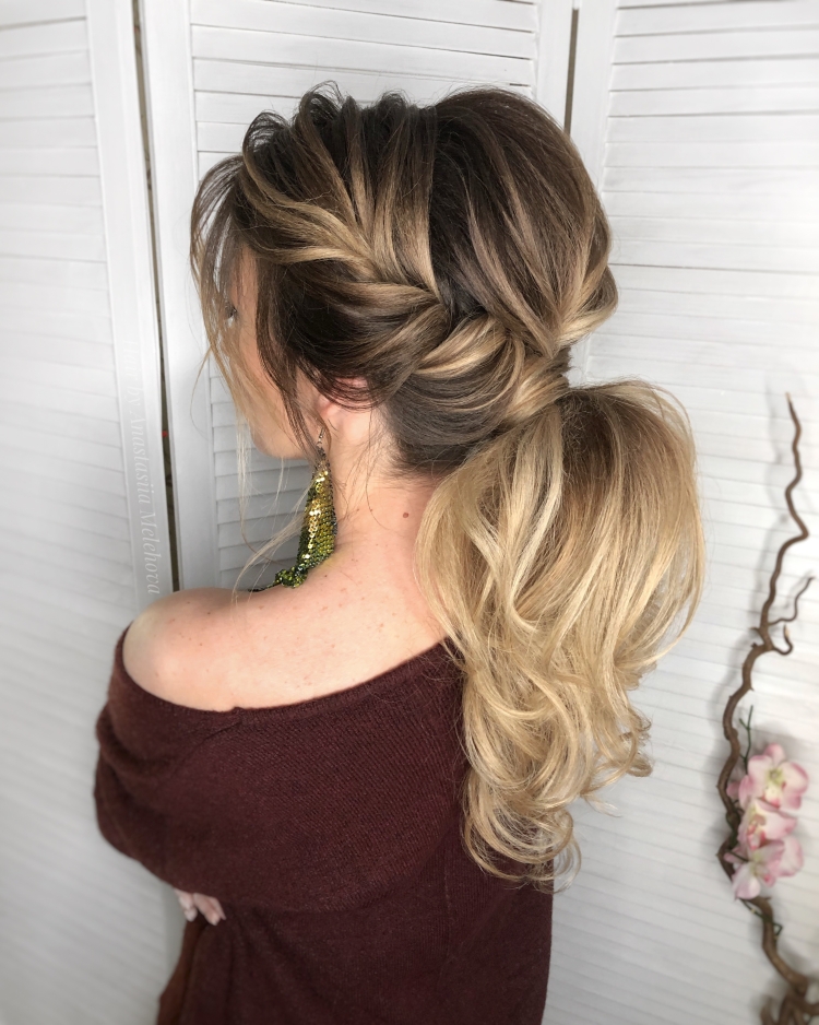 Прическа хвост с локонами