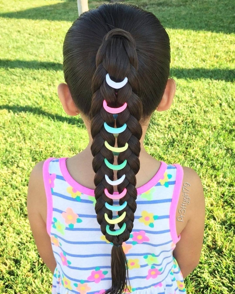 Прически для девочек с разноцветными резинками