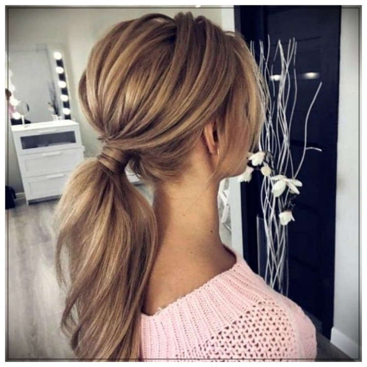 Низкий хвост с локонами