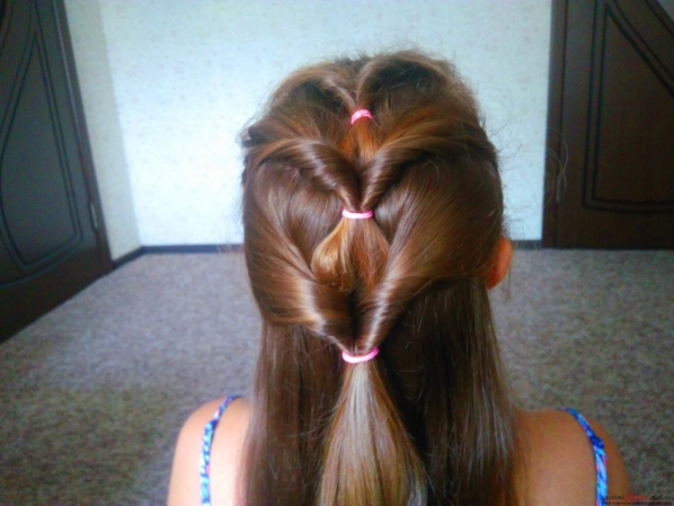 Прическа из хвостиков