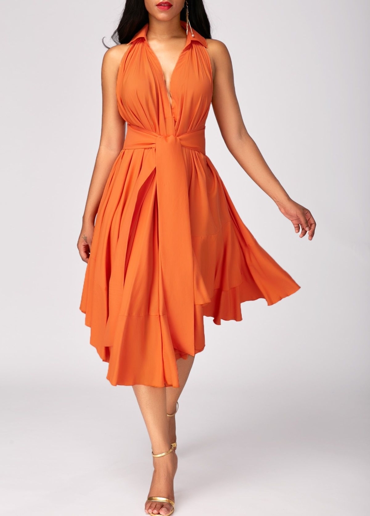 Девушка в яркой одежде