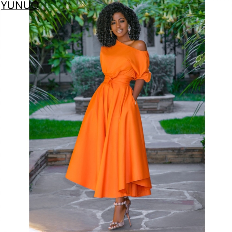 Девушка в оранжевом