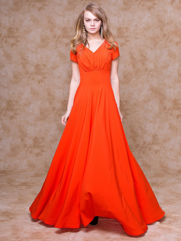 Платье ярко оранжевого цвета