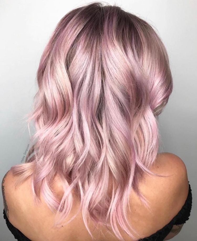 Блонд с розовым мелированием