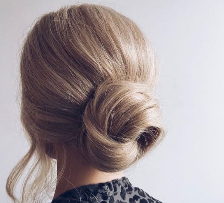 Прическа пучок сверху